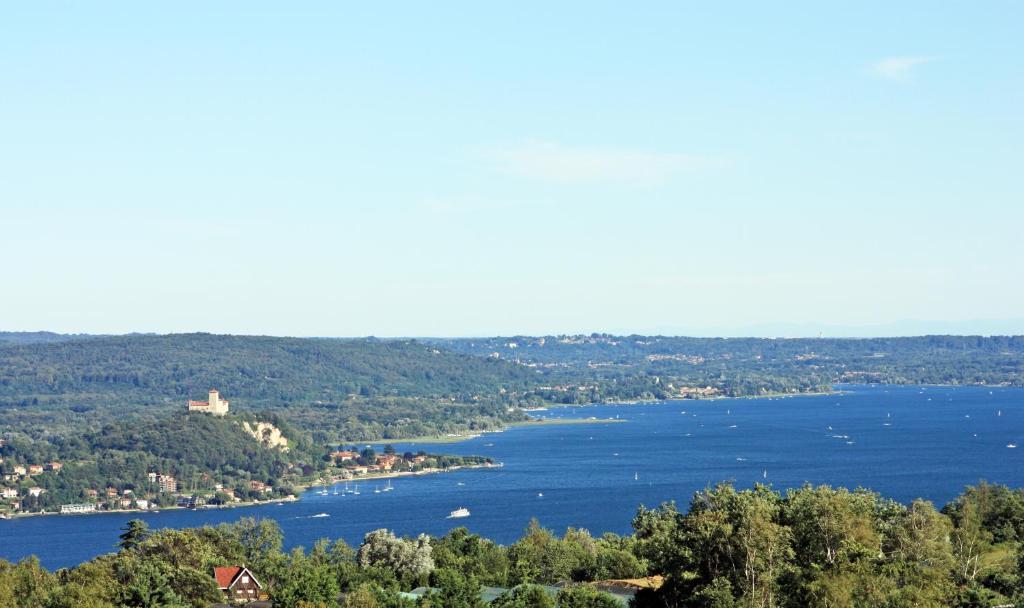 Tre Laghi Hotel Nebbiuno Exteriör bild