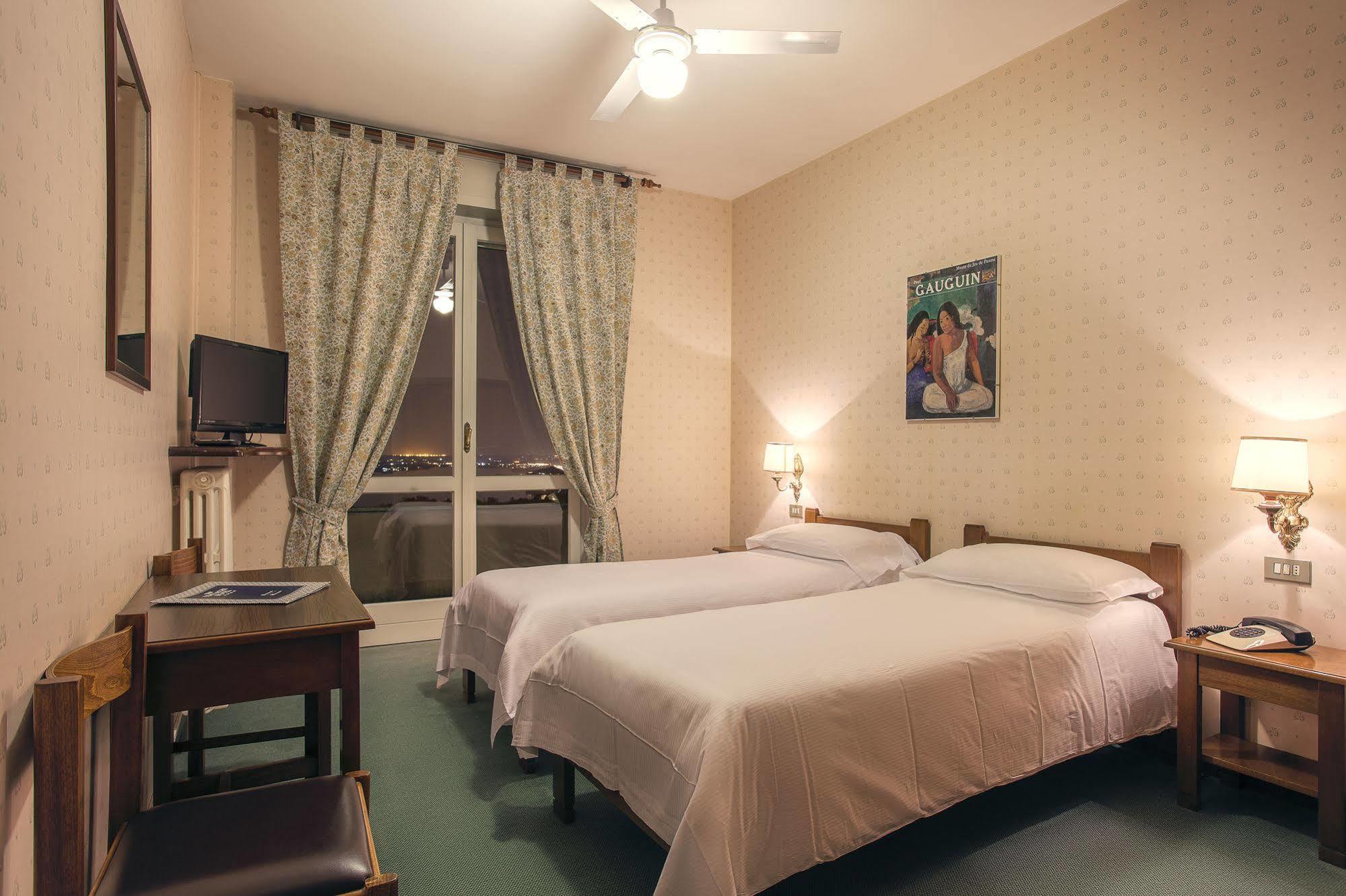 Tre Laghi Hotel Nebbiuno Exteriör bild